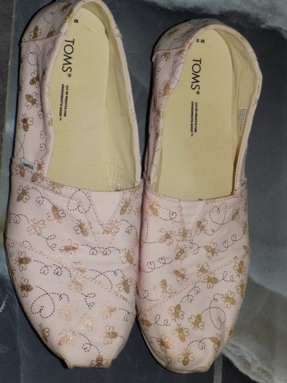 Tom's Alpargata Bee Mine Print in Foil on Barely Pink Size 9.5 Women's